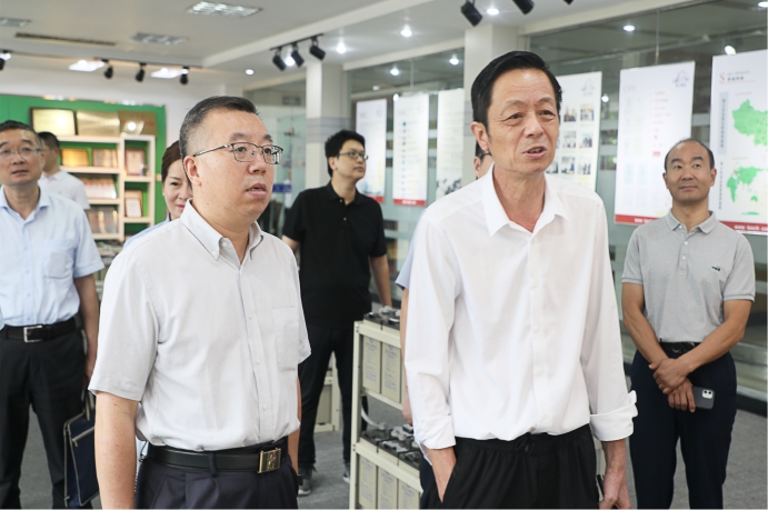 江苏省人社厅副厅长顾潮调研理士国际江苏生产基地 2022.10.13